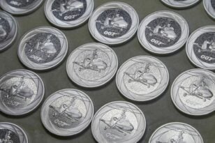 Συλλεκτικά νομίσματα με τον Τζέιμς Μποντ στην Βρετανία
