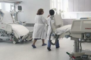 Νοσοκομειακοί γιατροί: «Εξοργιστική θριαμβολογία» οι εξαγγελίες για τις «αυξήσεις στις εφημερίες»