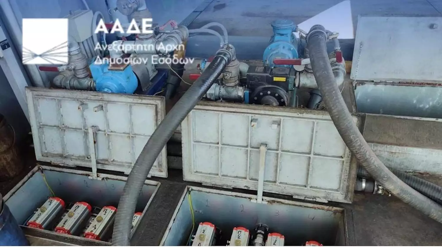 ΑΑΔΕ: Κατασχέθηκαν χιλιάδες λίτρα προϊόντων για νοθεία καυσίμων σε Πειραιά, Ροδόπη και διόδια Ιάσμου - ΦΩΤΟ