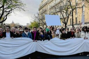 Γαλλία: Σιωπηρή πορεία καλλιτεχνών στο Παρίσι για την ειρήνη στη Μέση Ανατολή