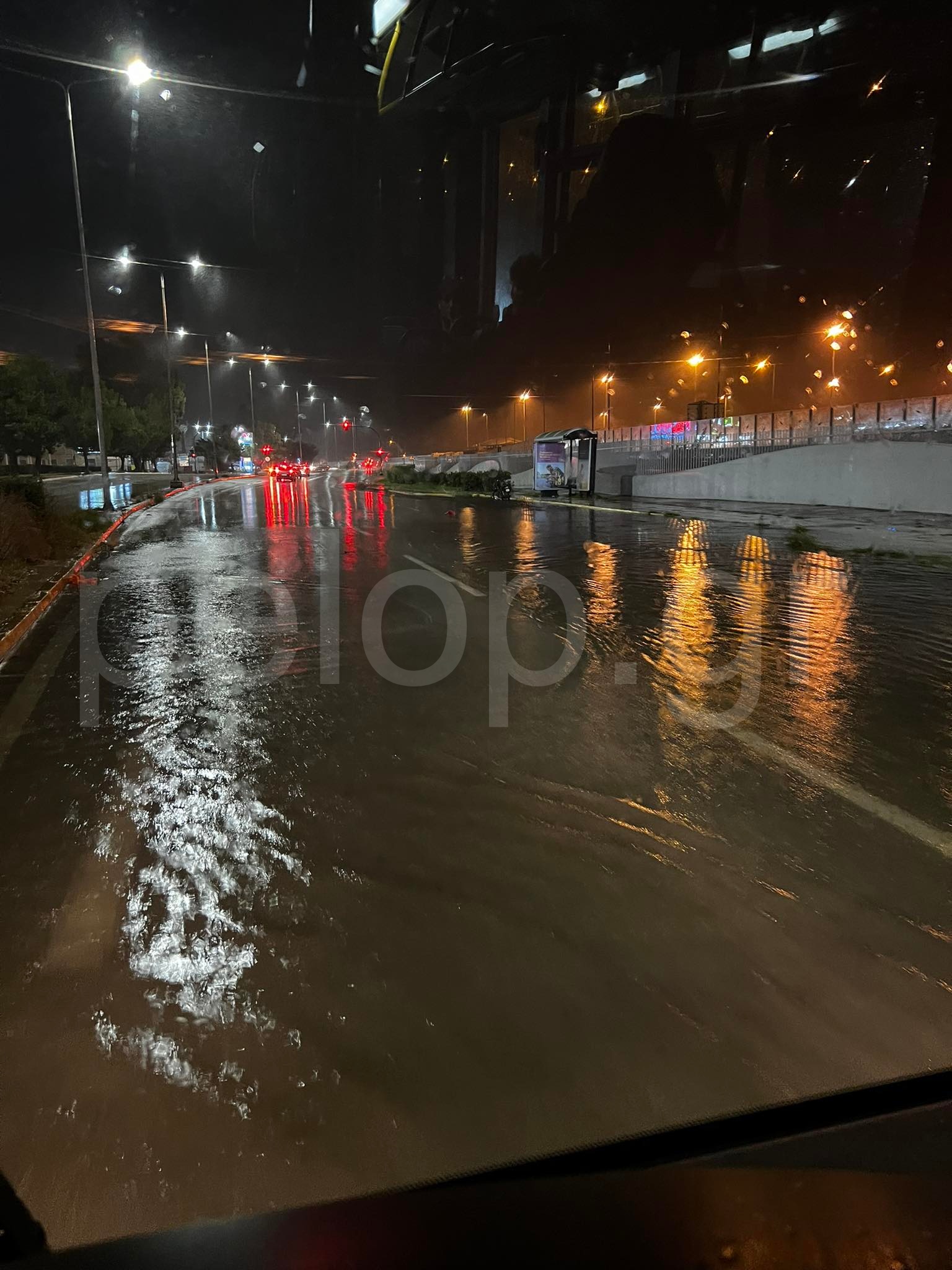 Πάτρα: Πλημμύρισαν ξανά οι δρόμοι στην παραλιακή ζώνη της πόλης λόγω της κακοκαιρίας - ΦΩΤΟ