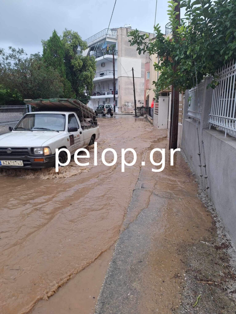 Πάτρα: «Ποτάμια» δρόμοι στο κέντρο από τη σφοδρή βροχόπτωση - Πλημμύρισε το ΚΕΠ του Δήμου ΦΩΤΟ - ΒΙΝΤΕΟ