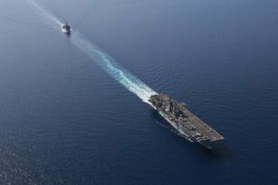 Συναγερμός στην Ερυθρά Θάλασσα: Μπαράζ επιθέσεων σε αμερικανικό πολεμικό και εμπορικά πλοία - Ποιοι ανέλαβαν την ευθύνη, η ανακοίνωση του Πενταγώνου