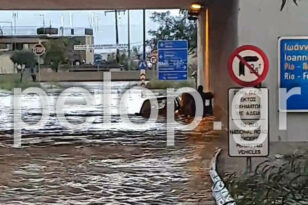 Πλημμύρες Πάτρα: Ο «από μηχανής θέος» που έσωσε εγκλωβισμένη οδηγό που κινδύνευσε να πνιγεί - ΒΙΝΤΕΟ