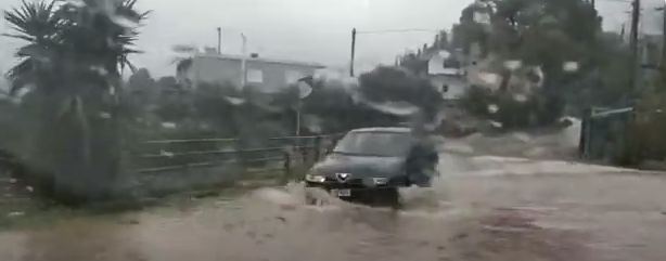 Πάτρα: Η έντονη βροχόπτωση έφερε πλημμύρες στο Σαραβάλι ΦΩΤΟ