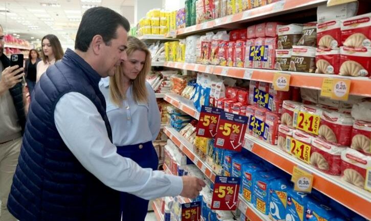 Σκρέκας: «Ετοιμάζουμε νομοθετική πρωτοβουλία για τις εκπτώσεις και τις προσφορές στα σούπερ μάρκετ»