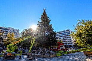 Αθήνα: Σε ρυθμούς Χριστουγέννων η πρωτεύουσα - Πότε θα γίνει ο στολισμός του δέντρου στο Σύνταγμα