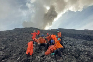 Έκρηξη ηφαιστείου στην Ινδονησία: Τουλάχιστον 22 νεκροί, όλοι ορειβάτες