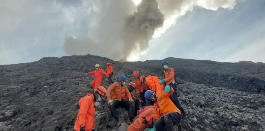 Έκρηξη ηφαιστείου στην Ινδονησία: Τουλάχιστον 22 νεκροί, όλοι ορειβάτες