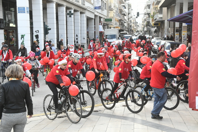 Και,ξαφνικά,Πάτρα,γέμισε,Αγιοβασίληδες