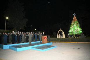 Υπ. Εθνικής Άμυνας: Φωταγωγήθηκε το χριστουγεννιάτικο δέντρο παρουσία Ν. Δένδια - ΦΩΤΟ