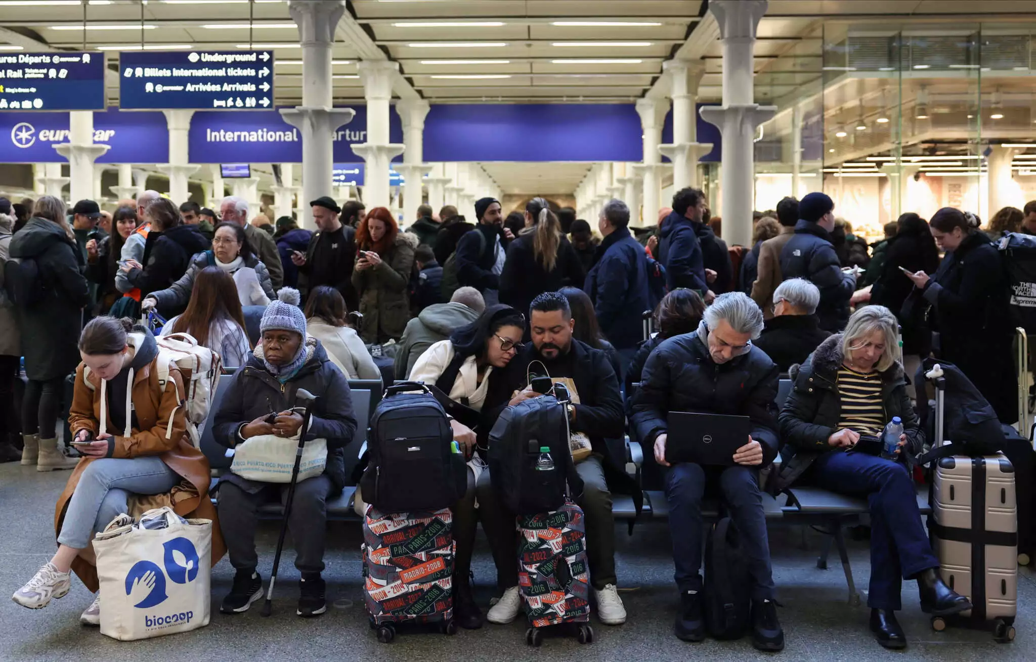 Eurostar: Πάνω από 30.000 επιβάτες εγκλωβίστηκαν σε Λονδίνο, Παρίσι, Βρυξέλλες και Άμστερνταμ ΦΩΤΟ - ΒΙΝΤΕΟ
