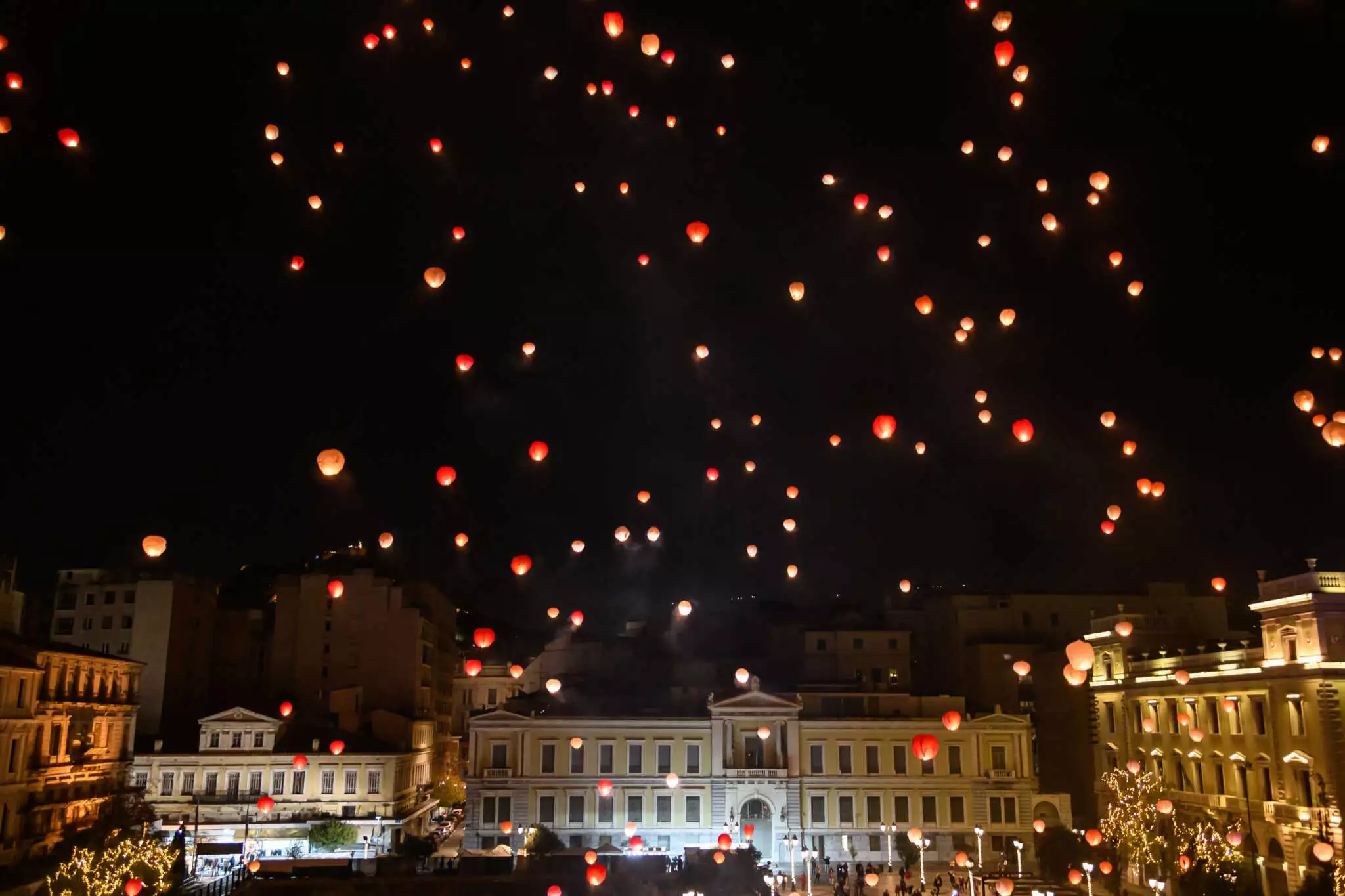 Δήμος Αθηναίων: Η «Νύχτα των Ευχών» από την Πλατεία Κοτζιά θα φωτίσει και φέτος τα Χριστούγεννα