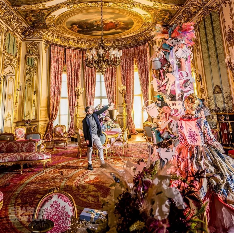 Μια δούκισσα μετέτρεψε το κάστρο της σε χριστουγεννιάτικη χώρα των θαυμάτων-Παραμυθένιο, βγαλμένο από το Crown
