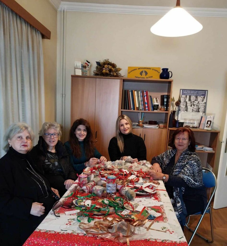 Πάτρα: Τα μέλη της Ελληνικής Αντικαρκινικής Εταιρείας σε Νοσοκομεία της πόλης - Ευχές και δώρα ΦΩΤΟ