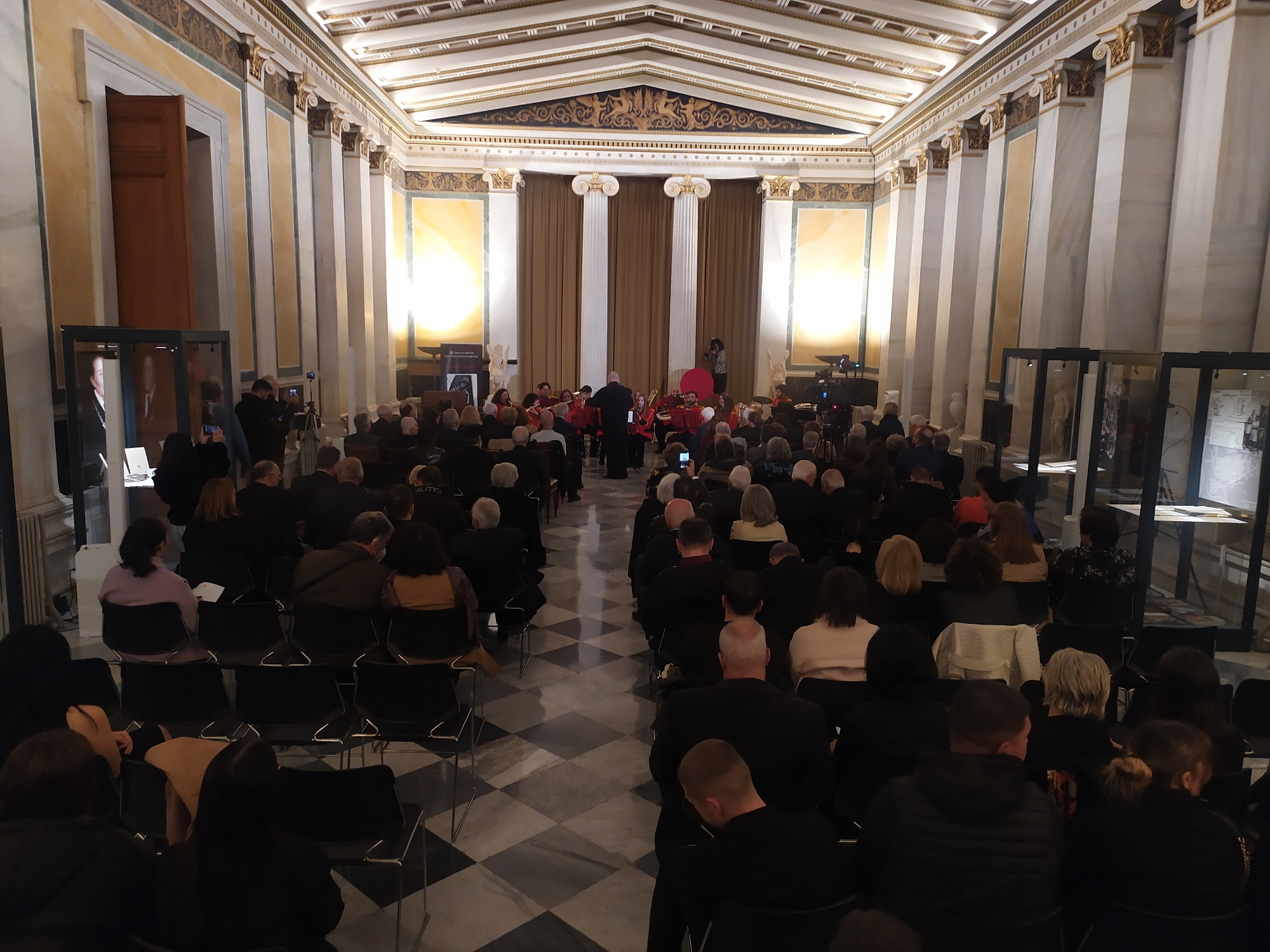 Η Ακαδημία Αθηνών τίμησε την Ιερή Μνήμη των ηρώων του Καλαβρυτινού Ολοκαυτώματος - ΦΩΤΟ