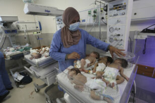 Λωρίδα της Γάζας: 29χρονη γέννησε τετράδυμαγ μέσα στα χαλάσματα