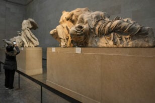 Μενδώνη – Guardian: Η Ελλάδα θα γεμίσει το κενό στο Βρετανικό Μουσείο, αν επιστραφούν τα Γλυπτά του Παρθενώνα