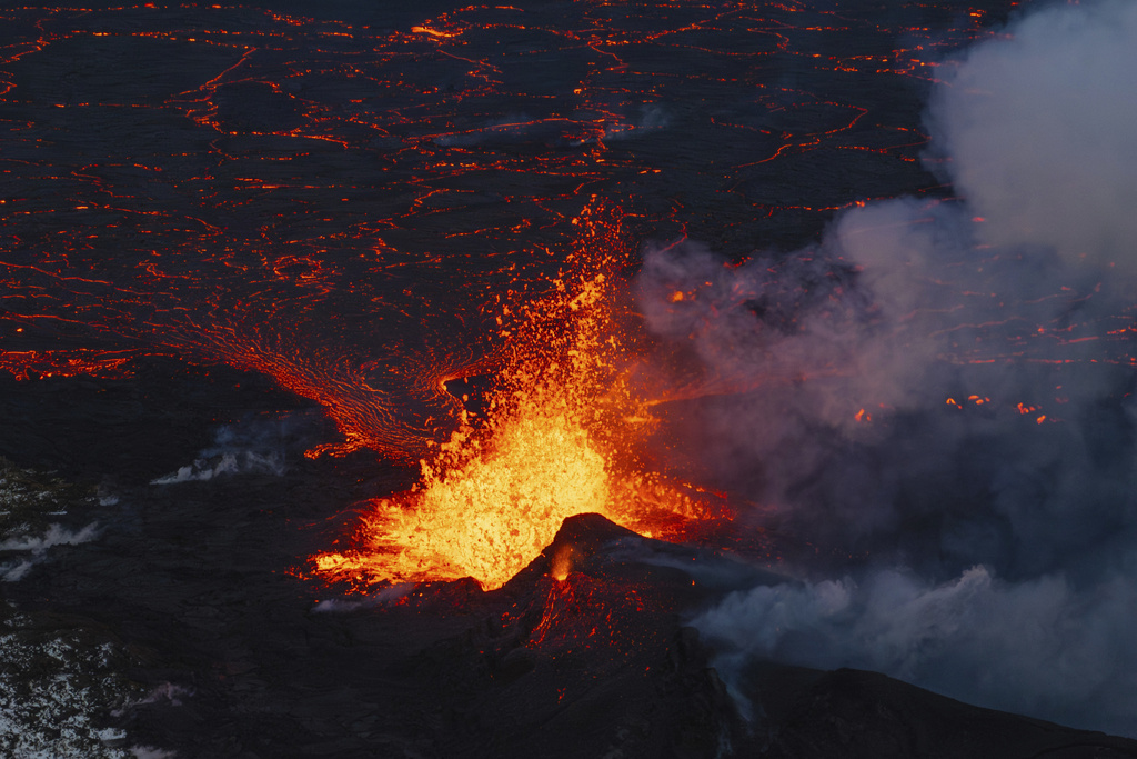 Ισλανδία: Εικόνες που «κόβουν την ανάσα» από την έκρηξη του ηφαιστείου - Ποτάμια λάβας