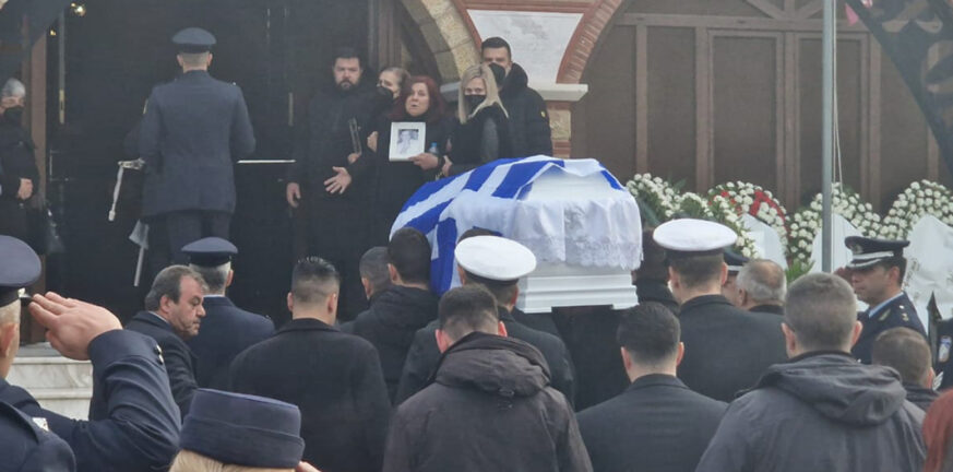 Θεσσαλονίκη: Σπαραγμός στην κηδεία του 32χρονου αστυνομικού που δολοφονήθηκε από τον Νορβηγό