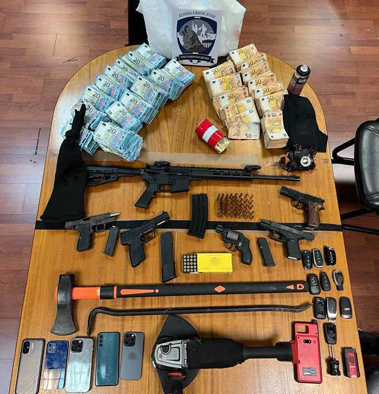 Προβληματίζει το όπλο που βρέθηκε στην κατοχή του τράπερ «εξπέρ» στις ανατινάξεις ΑΤΜ