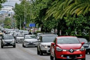 Τέλη κυκλοφορίας: Έρχονται επιβαρύνσεις από το 2025 για τα παλιά και ρυπογόνα αυτοκίνητα