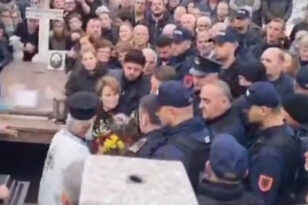 Μπελέρης: Οι Αλβανοί τον άφησαν για μόνο 10 λεπτά στην ταφή της γιαγιάς του