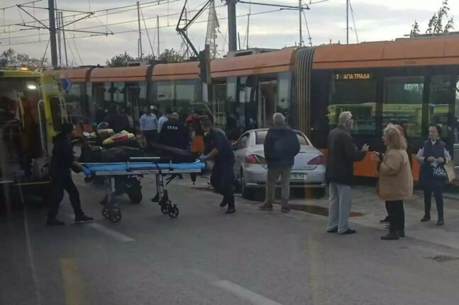 Ένας νεκρός και ένας τραυματίας από σύγκρουση αυτοκινήτου με τραμ στο Παλαιό Φάληρο