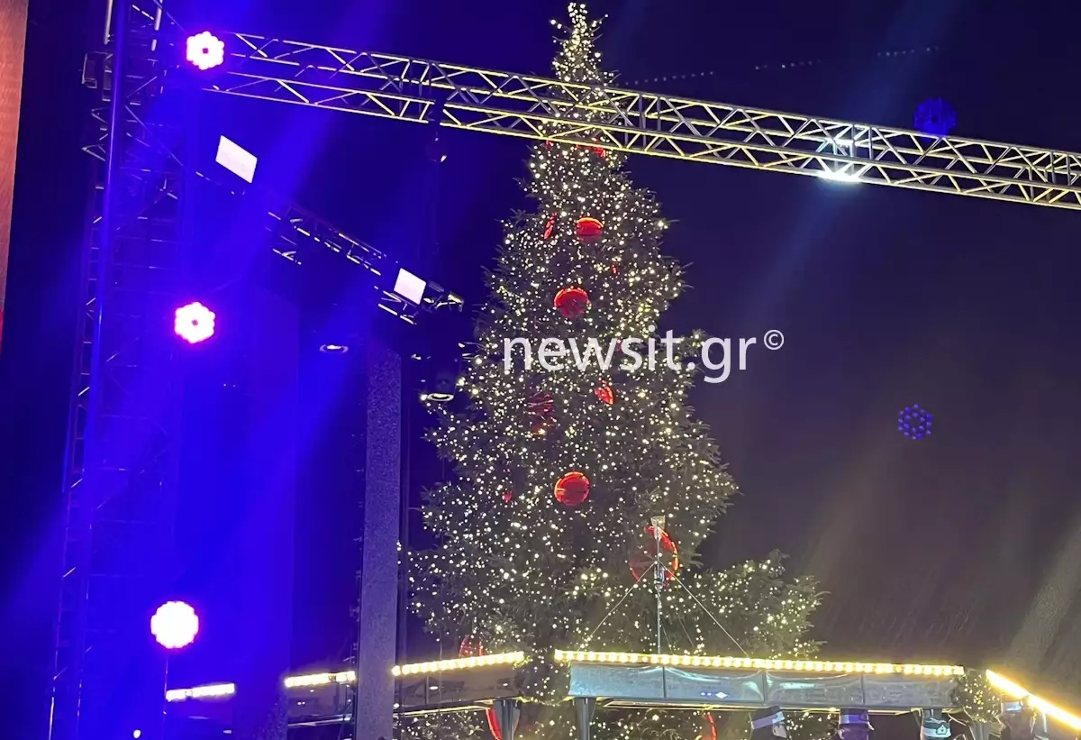 Θεσσαλονίκη: Φωταγωγήθηκε το χριστουγεννιάτικο δέντρο στην πλατεία Αριστοτέλους - Μια λαμπερή βραδιά για μικρούς και μεγάλους ΦΩΤΟ - ΒΙΝΤΕΟ