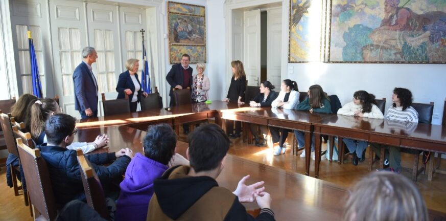 Πάτρα: Ο Κώστας Πελετίδης υποδέχθηκε μαθητές από την Ιταλία και αντιπροσωπεία του Γυμνασίου Σαραβαλίου - ΦΩΤΟ