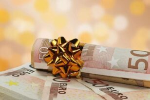 Χριστουγεννιάτικος «μποναμάς»: Ποια επιδόματα θα καταβληθούν πριν από τις γιορτές - Οι δικαιούχοι, οι ημερομηνίες