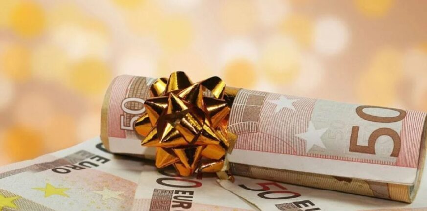 Χριστουγεννιάτικος «μποναμάς»: Ποια επιδόματα θα καταβληθούν πριν από τις γιορτές - Οι δικαιούχοι, οι ημερομηνίες
