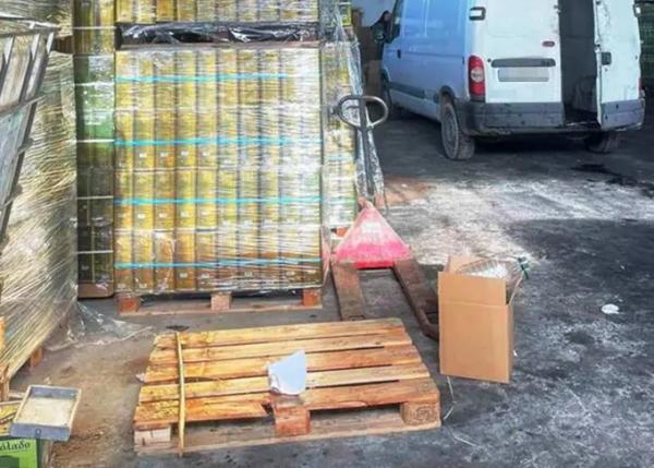Θεσσαλονίκη: Πουλούσαν ηλιέλαιο Βουλγαρίας ως «έξτρα παρθένο ελαιόλαδο» με ελληνική ετικέτα