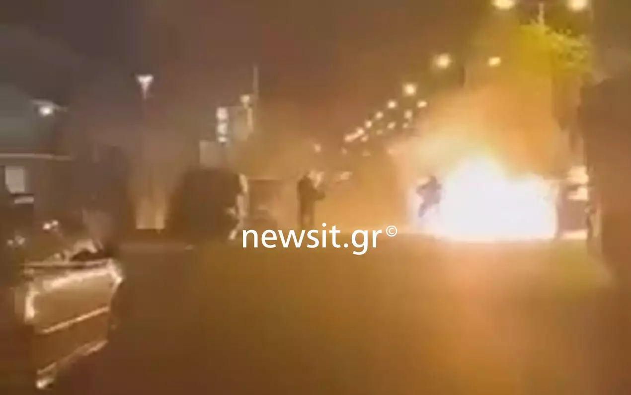 Επεισόδια στου Ρέντη: Η στιγμή της διακομιδής του αστυνομικού που τραυματίστηκε από φωτοβολίδα στο Κρατικό Νίκαιας - ΒΙΝΤΕΟ