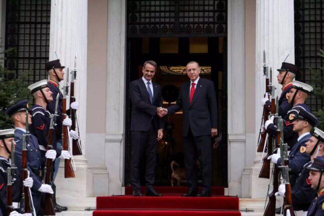 Επίσκεψη Ερντογάν στην Αθήνα: Στο Μαξίμου ο Τούρκος πρόεδρος για τη συνάντηση με τον Μητσοτάκη - ΑΠΕΥΘΕΙΑΣ ΣΥΝΔΕΣΗ