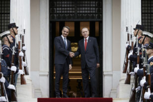 Το χρονικό της επίσκεψης Ερντογάν στην Αθήνα - Οι συμφωνίες, οι διαφωνίες και το ραντεβού την Άνοιξη στην Άγκυρα