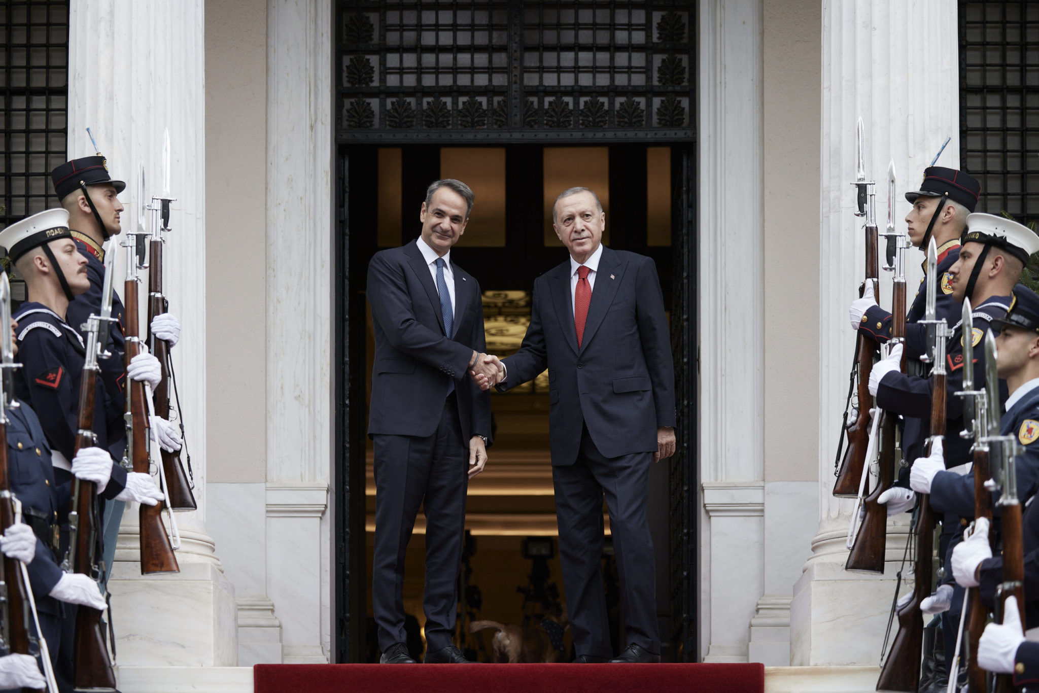Το χρονικό της επίσκεψης Ερντογάν στην Αθήνα - Οι συμφωνίες, οι διαφωνίες και το ραντεβού την Άνοιξη στην Άγκυρα