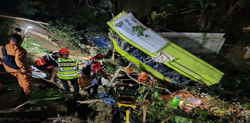 Πολύνεκρο τροχαίο στις Φιλιππίνες: 17 νεκροί από πτώση λεωφορείου σε χαράδρα