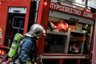 Φωτιά στη Λέσχη Αξιωματικών στα Ιωάννινα: Επί τόπου ισχυρή πυροσβεστική δύναμη - ΦΩΤΟ