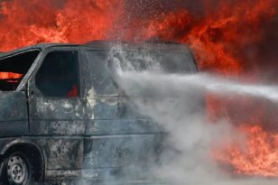 Φωτιά σε βαν στην Πάτρα - Εντοπίστηκε εμπρηστικός μηχανισμός