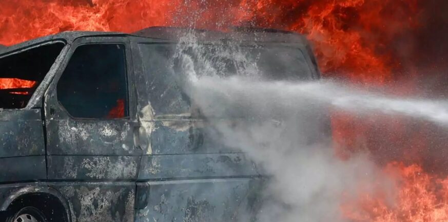 Φωτιά σε βαν στην Πάτρα - Εντοπίστηκε εμπρηστικός μηχανισμός