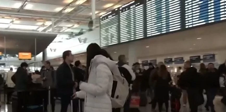 Έλληνες παραμένουν αποκλεισμένοι στο αεροδρόμιο του Μονάχου –«Κοιμόμαστε στην αίθουσα αναμονής» ΒΙΝΤΕΟ