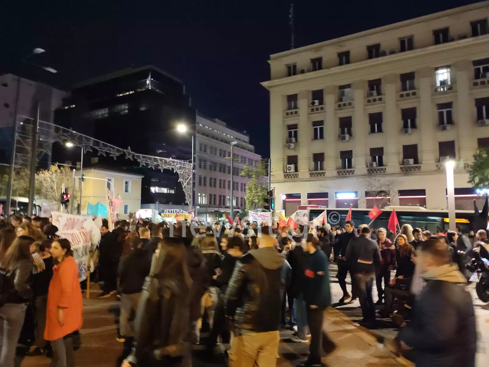 Αλέξανδρος Γρηγορόπουλος: Χιλιάδες άνθρωποι στους δρόμους σε Αθήνα και Θεσσαλονίκη για τη μνήμη του - Επεισόδια με προσαγωγές, μολότοφ και φωτιές σε κάδους ΦΩΤΟ - ΒΙΝΤΕΟ 