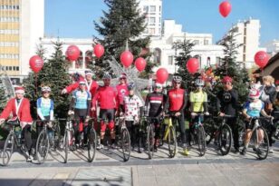 Αϊ Βασίληδες στην Πάτρα με τα ποδηλατά τους-Στην «Π» ο πρόεδρος του ΠΟΠ Σπύρος Πολίτης