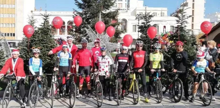 Αϊ Βασίληδες στην Πάτρα με τα ποδηλατά τους-Στην «Π» ο πρόεδρος του ΠΟΠ Σπύρος Πολίτης