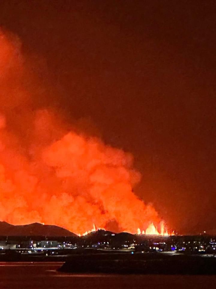 Ισλανδία: Πορτοκαλί ο ορίζοντας - Συγκλονιστικές εικόνες μετά την έκρηξη του ηφαιστείου