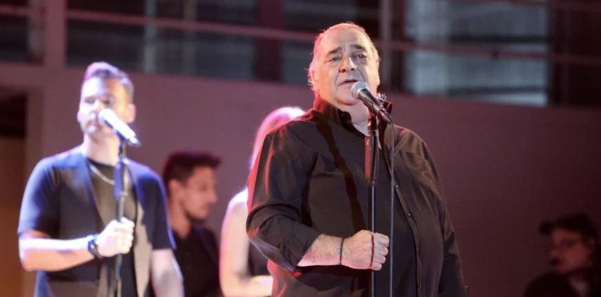 Βασίλης Καρράς: Χιλιάδες θαυμαστές αποχαιρετούν στα social media τον λαϊκό τραγουδιστή