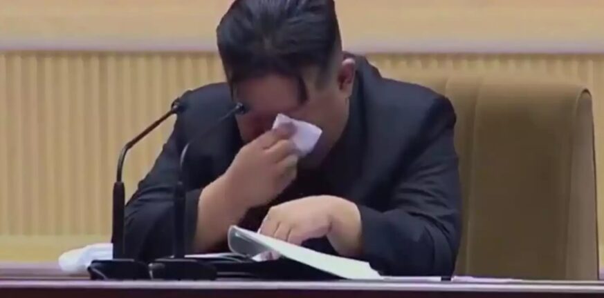 Βόρεια Κορέα: «Έσπασε» ο Κιμ Γιονγκ Ουν και έβαλε τα κλάματα σε ομιλία του