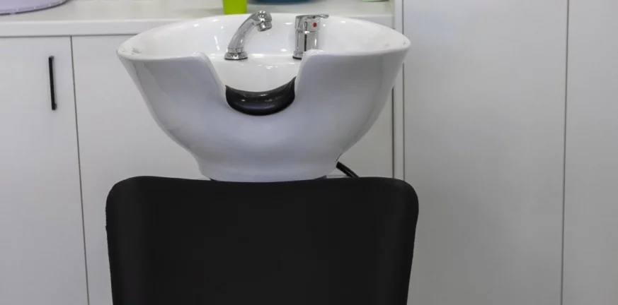Βριλήσσια: Κομμωτής είχε βάλει κάμερες στις τουαλέτες της επιχείρησης - Πώς τον αποκάλυψαν οι αστυνομικοί