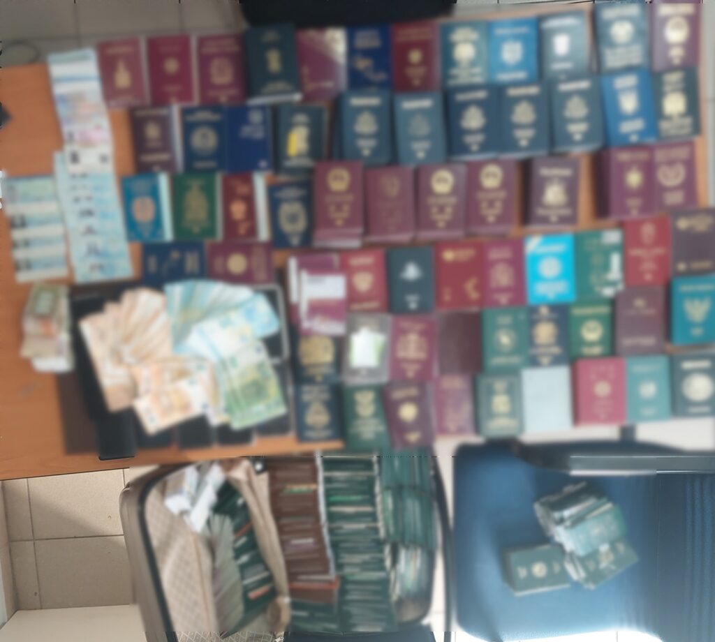 Δυτική Αχαΐα: Μεγάλη επιτυχία της ΕΛΑΣ - Πώς ξετρύπωσαν «φάμπρικα» πλαστών διαβατηρίων ΦΩΤΟ - ΝΕΟΤΕΡΑ